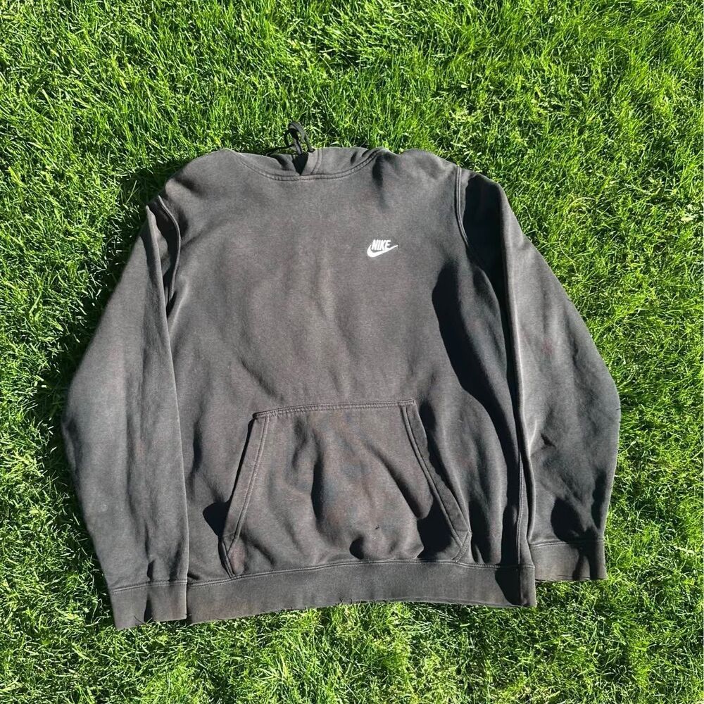 Grey Nike Sweatshirt

Sweaters•Hoodies•Pants•Shirts•Shoes•Tops